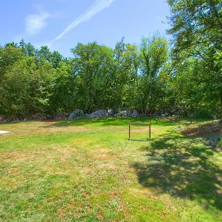 Oak Meadow Apartment