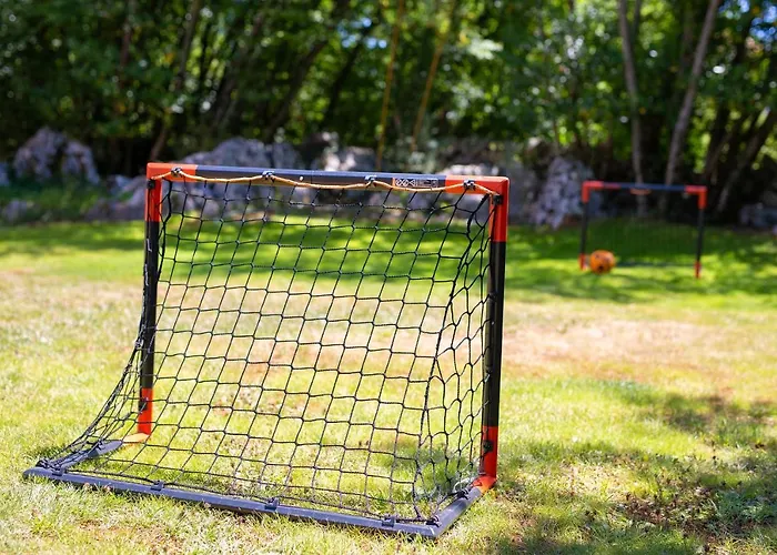 Oak Meadow Apartment *