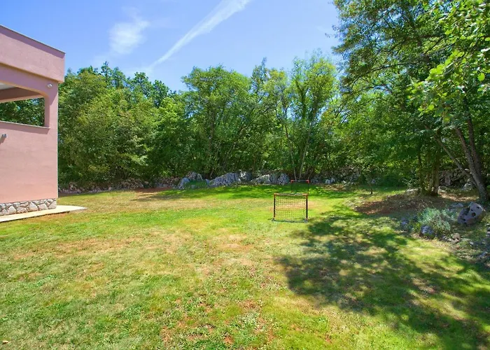 Oak Meadow Apartment