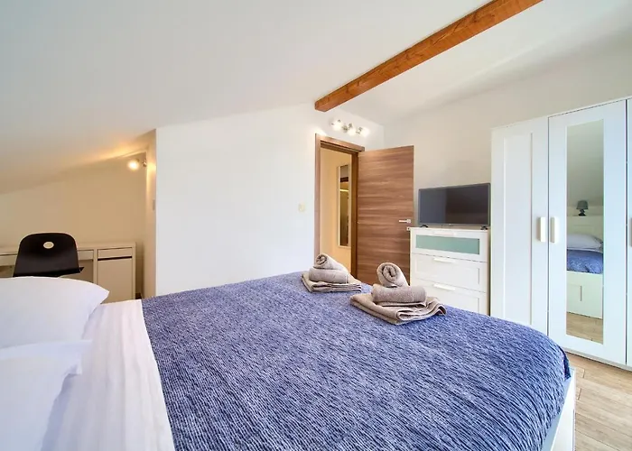 Oak Meadow Apartment