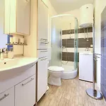 Oak Meadow Apartment Dobrinj