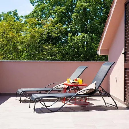 Oak Meadow Apartman Dobrinj