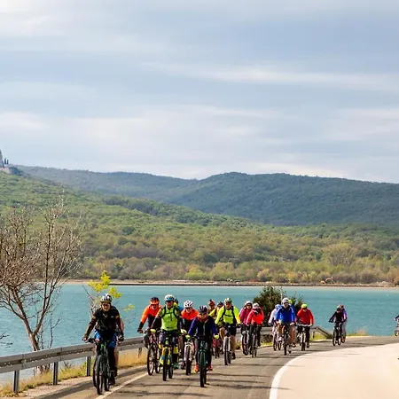 公寓 Oak Meadow Dobrinj