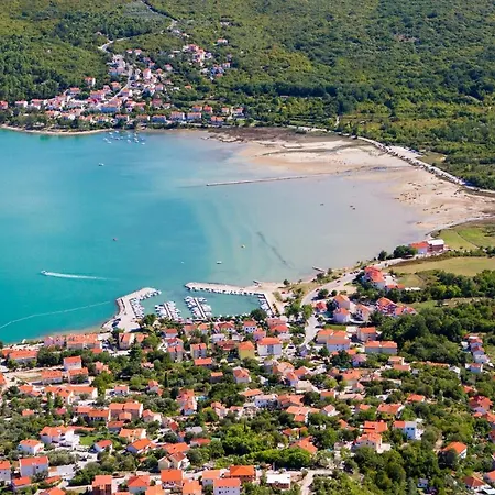 Oak Meadow Apartment *