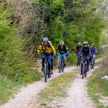 Oak Meadow Apartment Dobrinj